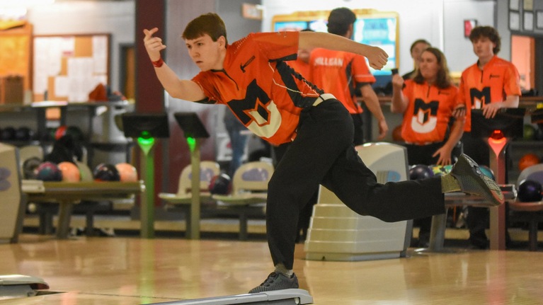 Men’s Bowling posts top-25 finish at Tier 1 Columbia 300 Hoosier Classic